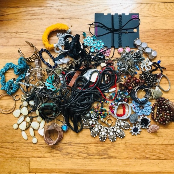Craft/Repurpose/Recycle Mixed Jewelry Necklace Bracelet Earrings Rings Lot 3 lbs - Picture 1 of 2